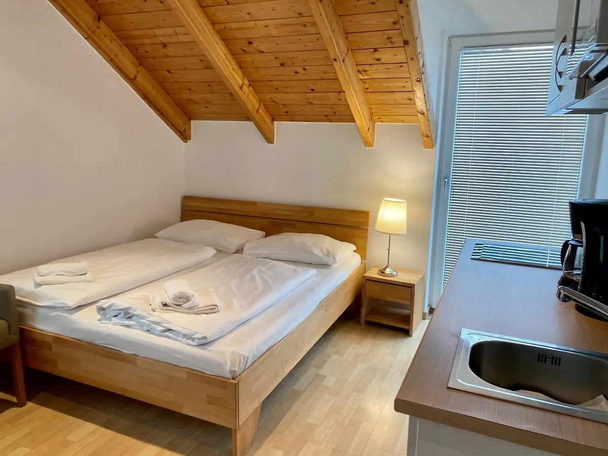 Ajo Apartments - Alte Donau Lake View Balcony Studio - Self-Check-In  Viena
